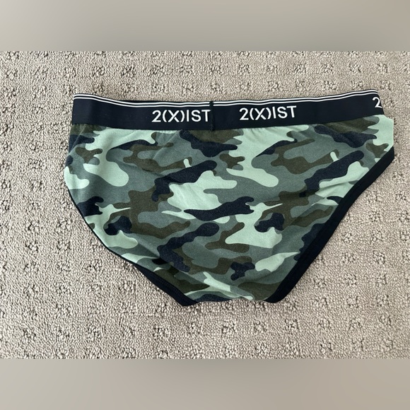 2xist men’s camo briefs - medium - Picture 3 of 3